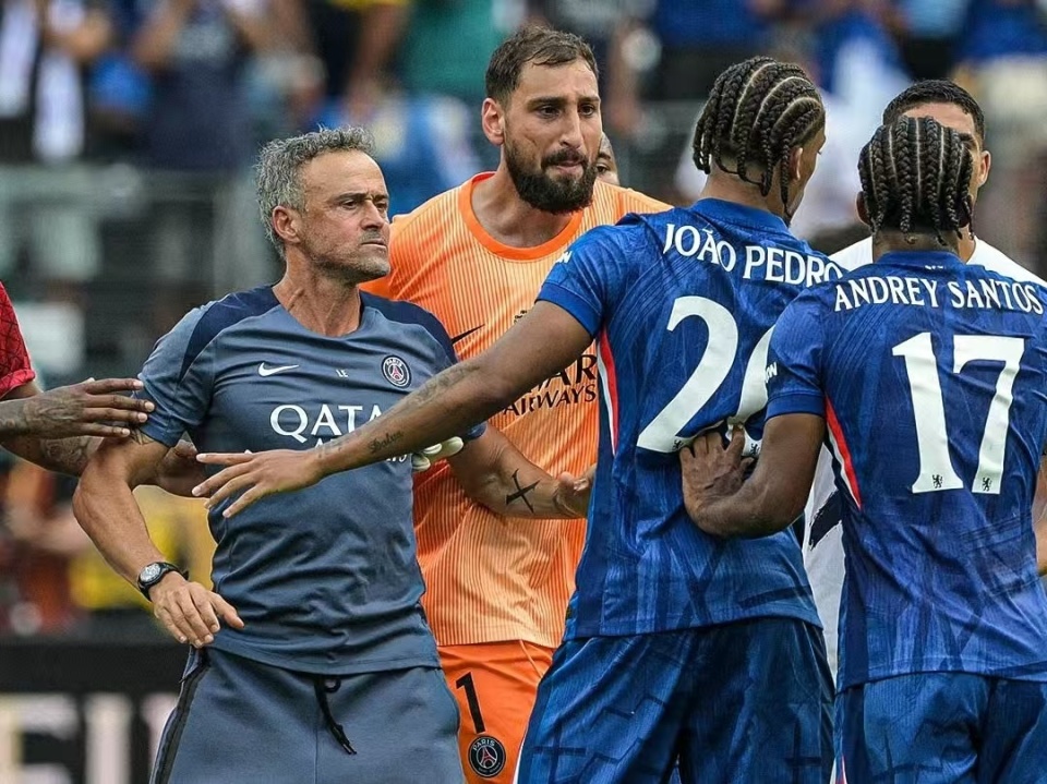 法甲倒计时，法兰克福转会期绝杀压哨，细节引发关注，管理层满意，资深球员宣示担当的简单介绍