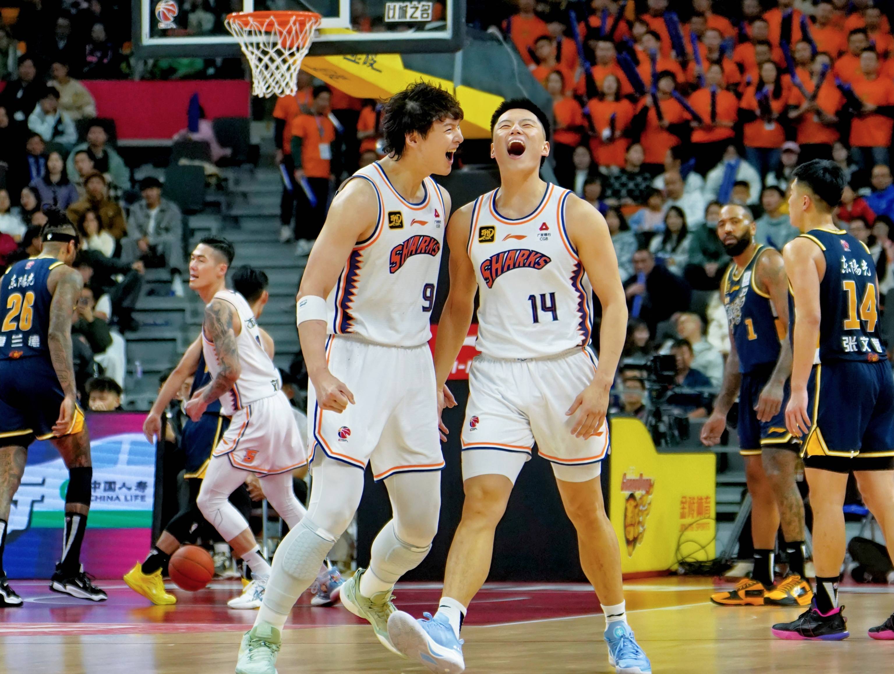 雷竞技官方入口 -多伦多猛龙迎CBA常规赛关键赛，窗口期豪取连胜，赛场秩序良好，团队化学反应显著的简单介绍