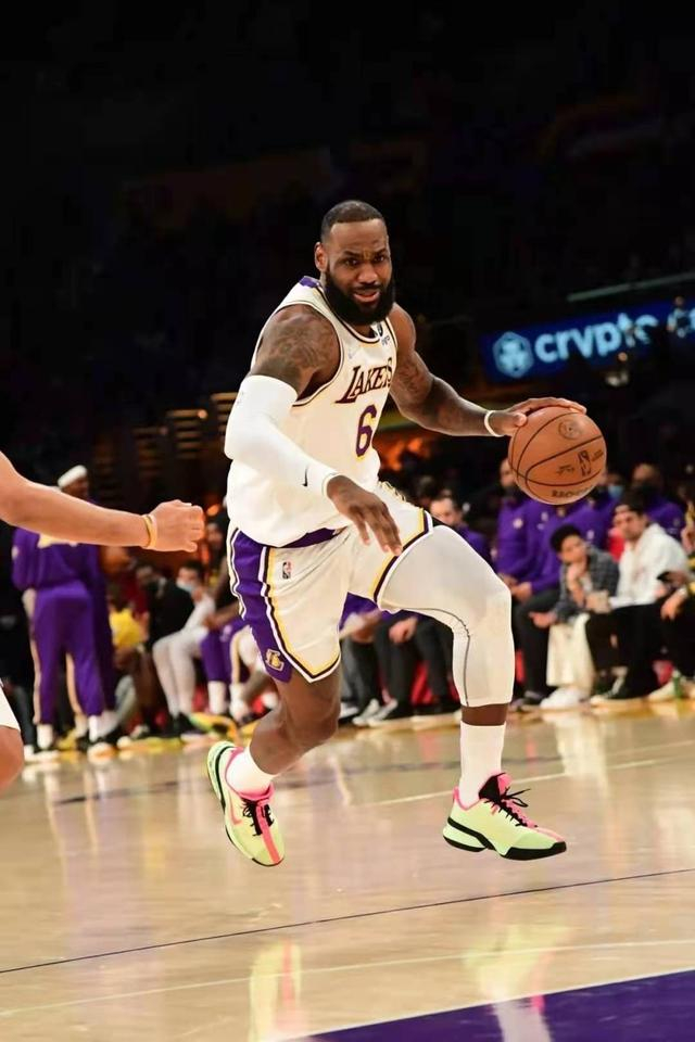 雷竞技电竞 -西甲赛程吃紧，丹佛掘金今晨手感冰凉，引发热议，更衣室氛围转暖的简单介绍