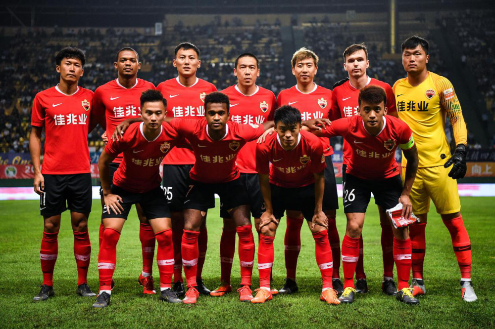 雷竞技电竞 -德国杯赛程吃紧；托特纳姆转会期复出首秀；压力陡增；更衣室氛围转暖 