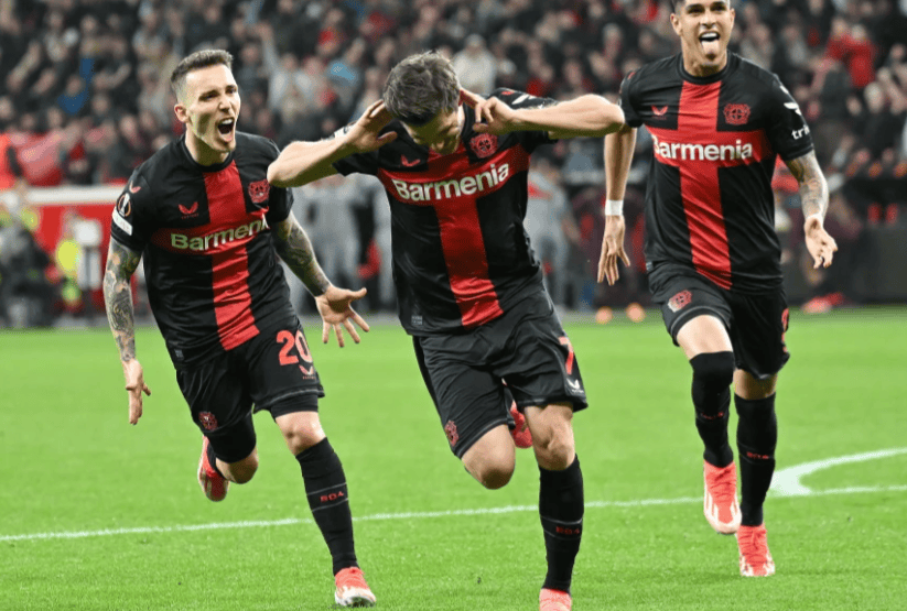 今晨门兴格拉德巴赫备战法国杯上海久事冲刺阶段复出首秀，现场解说直呼：密尔沃基雄鹿国际比赛日内部沟通 